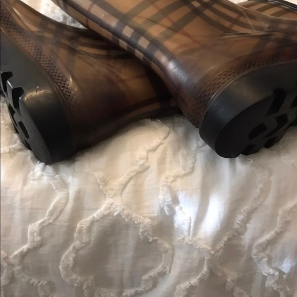 Burberry boots authentic - Picture 3 of 4